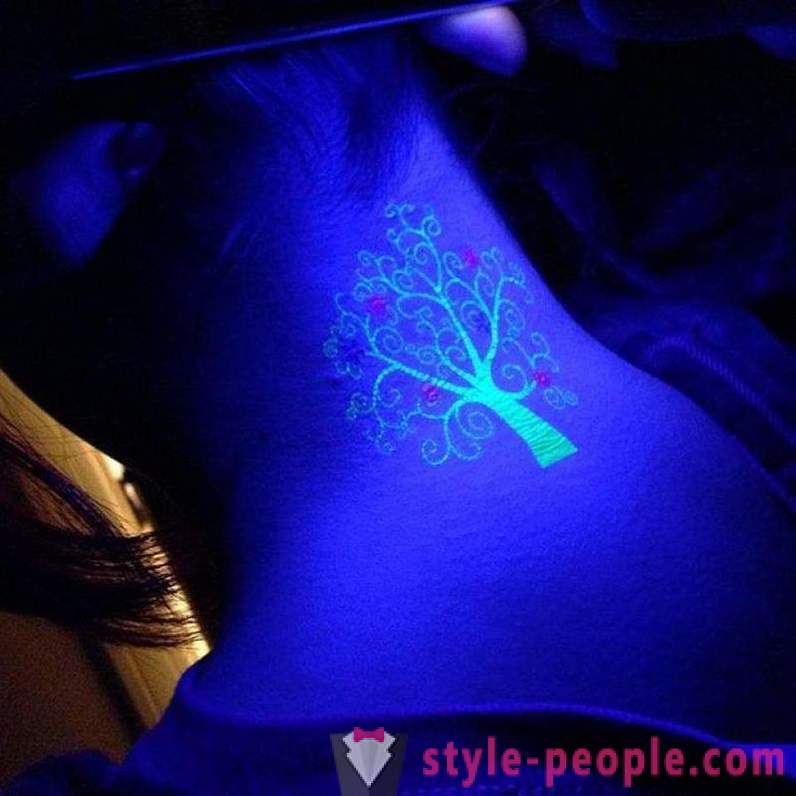 Tatuagens que são visíveis apenas sob luz UV