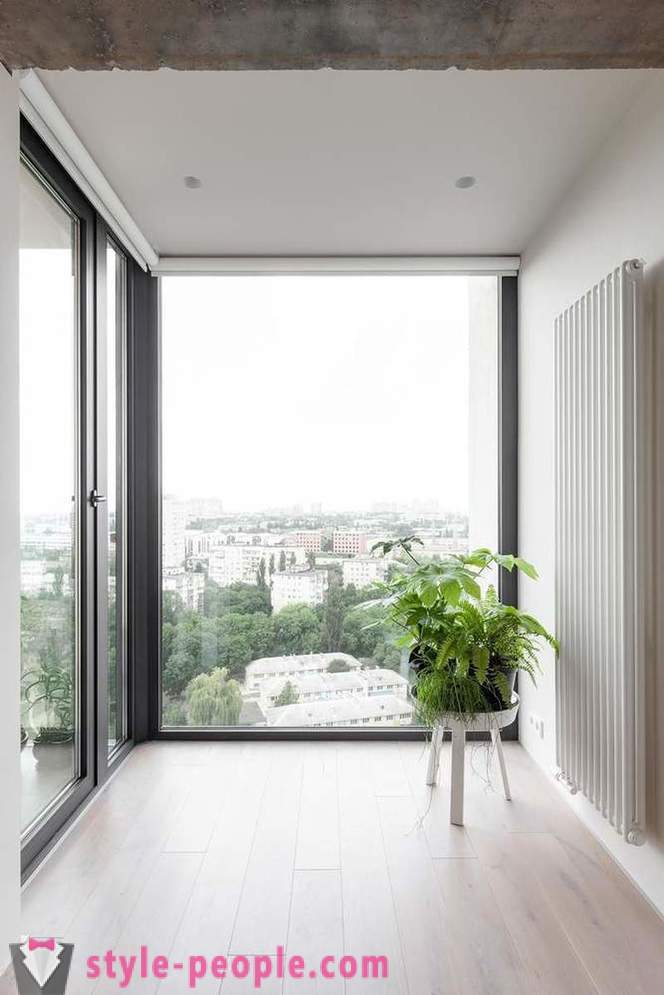 Interior minimalista do apartamento de 78 metros quadrados em Kiev