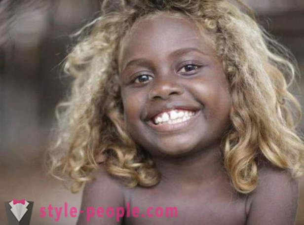 A história dos habitantes negros da Melanésia com cabelo loiro