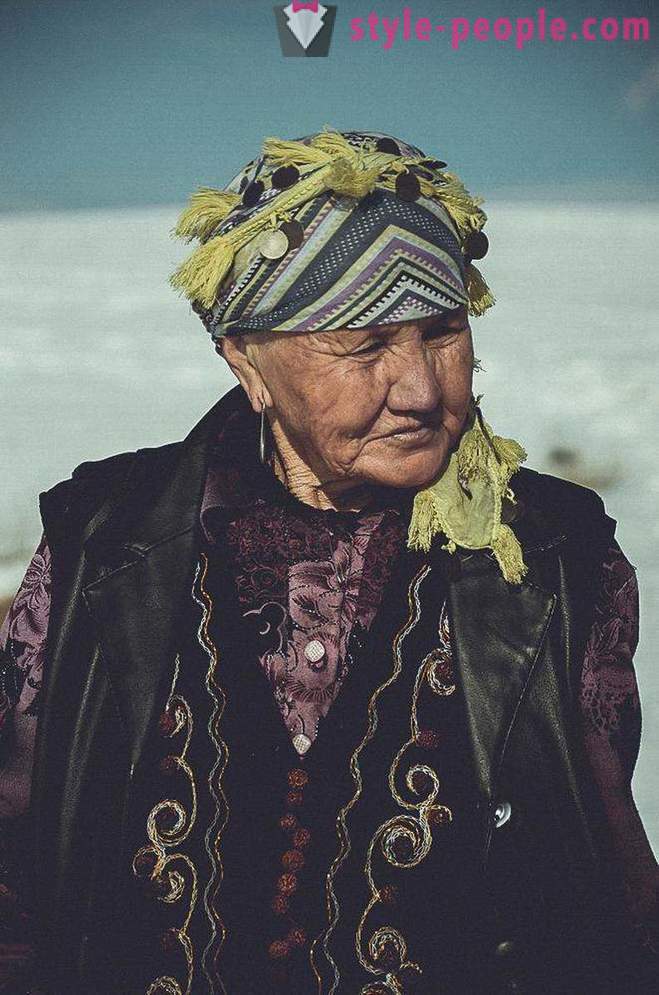 Oeste fotógrafo passou dois meses visitando cazaque shaman