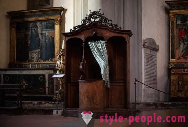 Confessionários na igreja italiana. Fotógrafo Marcella Hakbardt