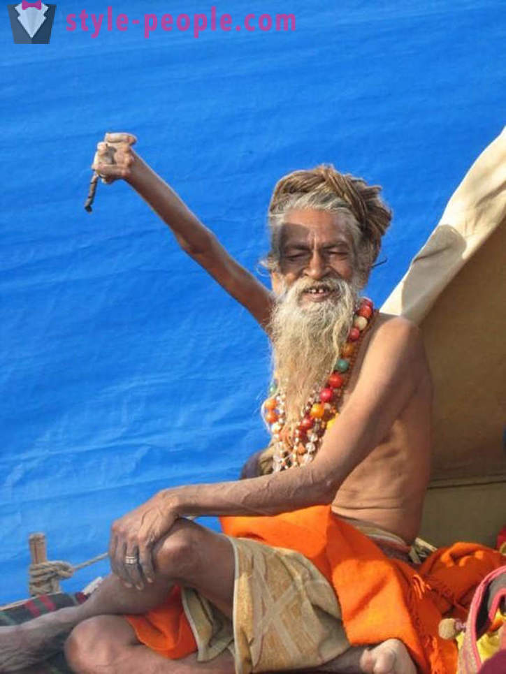 Hindu detém uma mão aqui por 43 anos
