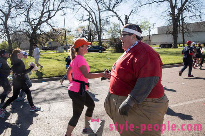 Correr, sem parar: homem pesando 250 kg inspira as pessoas pelo seu exemplo
