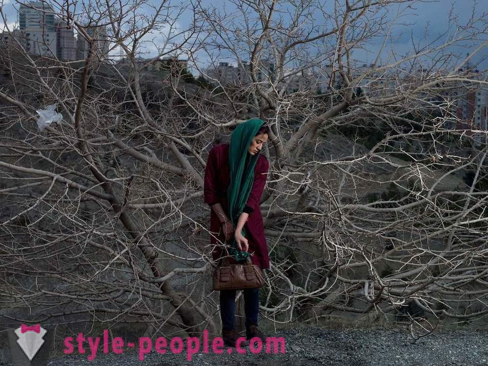 Islão, cigarros e Botox - a vida diária de mulheres no Irã