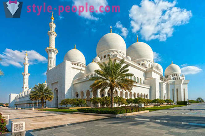 Mesquita Sheikh Zayed - a principal vitrine riqueza incalculável do Emirado de Abu Dhabi
