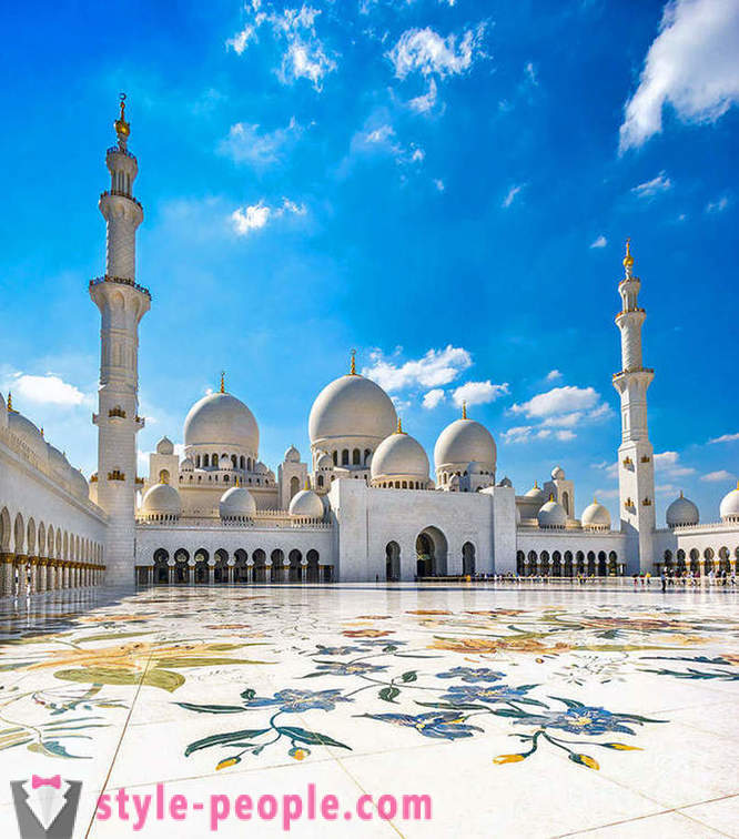 Mesquita Sheikh Zayed - a principal vitrine riqueza incalculável do Emirado de Abu Dhabi