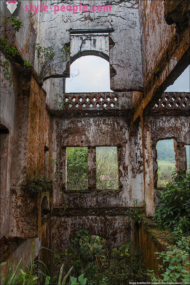 Abandonado francês casa de hóspedes do sexo feminino no Vietnã