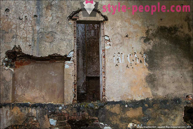 Abandonado francês casa de hóspedes do sexo feminino no Vietnã