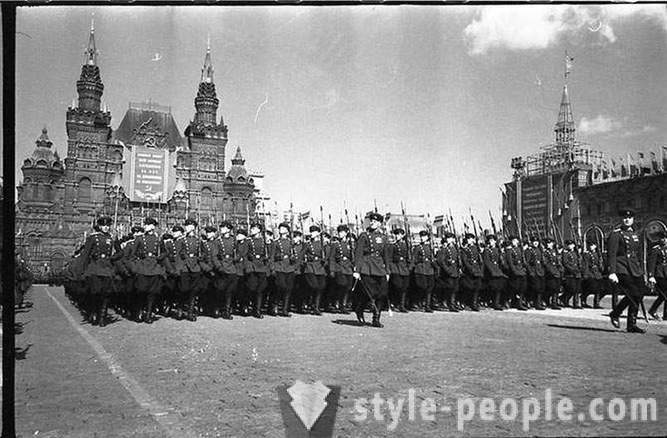O desfile na Praça Vermelha em 1 de maio de 1951