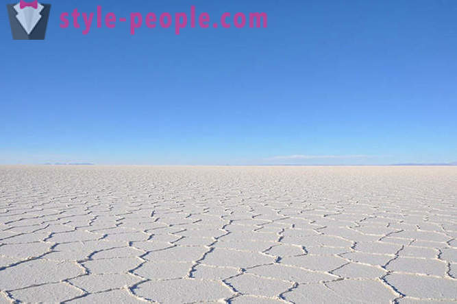 Viagem através de maior do mundo deserto de sal