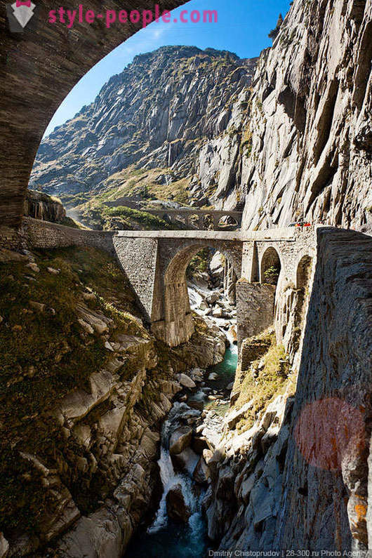 A ponte do diabo e do Suvorov na Suíça