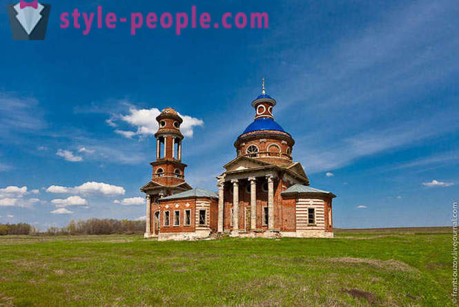 Igrejas abandonadas e frescos na região de Lipetsk