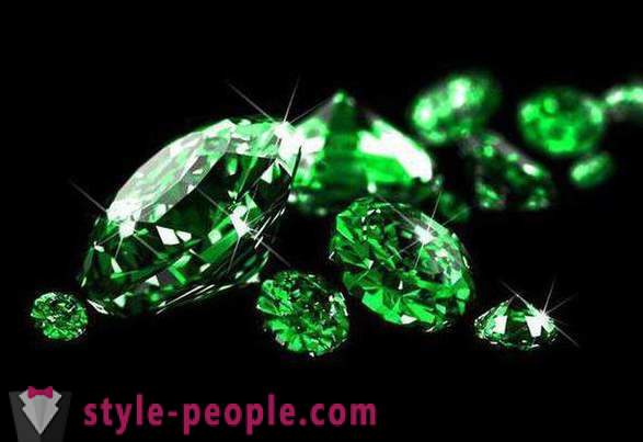 Pedras preciosas verdes: esmeralda, demantoid, turmalina