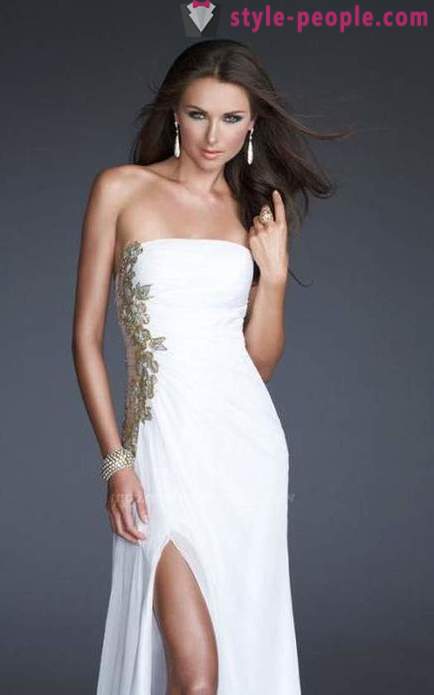Vestido branco no chão - roupa elegante