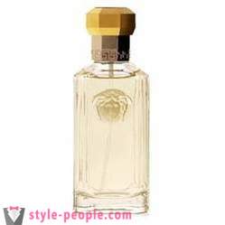 Uma rica variedade de perfumes tais marcas famosas como 