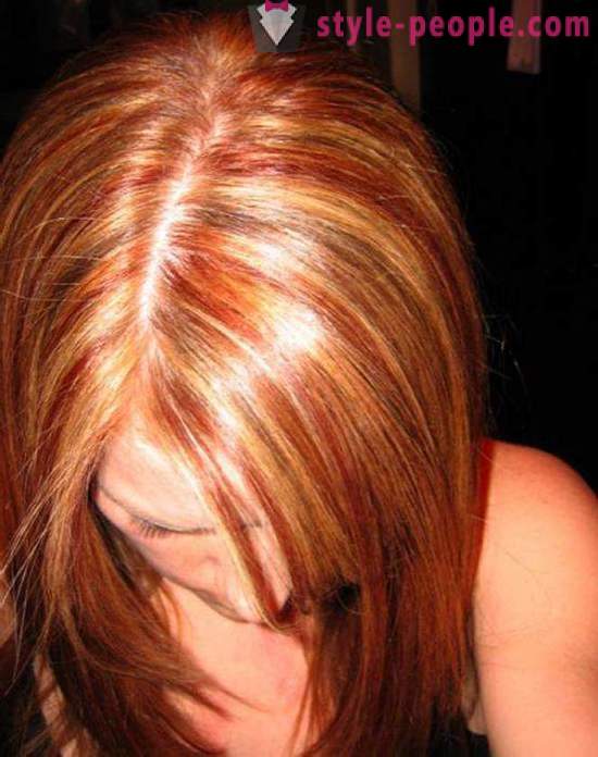 Os destaques no cabelo vermelho. questões populares