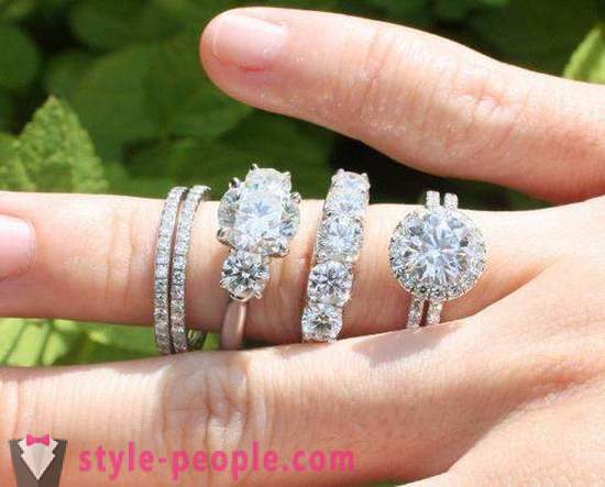Em algum dedo usar um anel de acoplamento? anéis de noivado: fotos