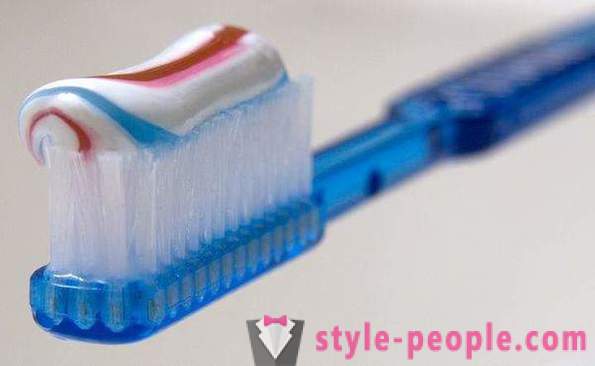 Como em casa para clarear as unhas? Como clarear as unhas com banhos e pasta de dentes?