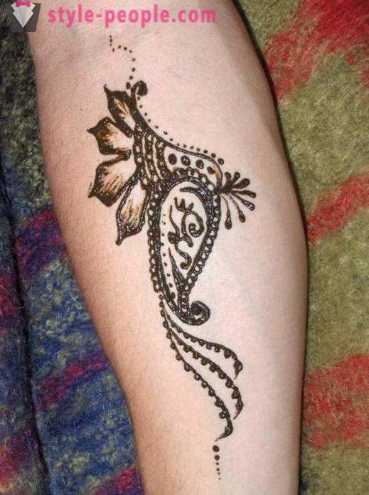 Tatuagem de henna temporária em casa