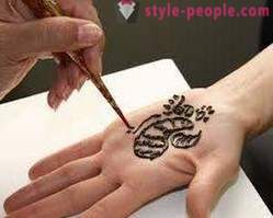 Tatuagem de henna temporária em casa