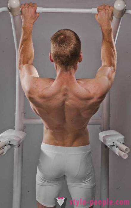 Que os músculos estão trabalhando quando puxando o bar?